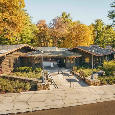 White Pines Lodge