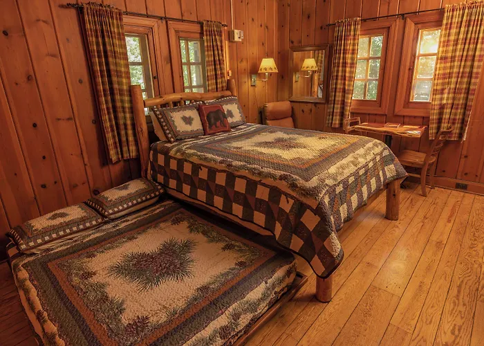 Hotel White Pines Stratford