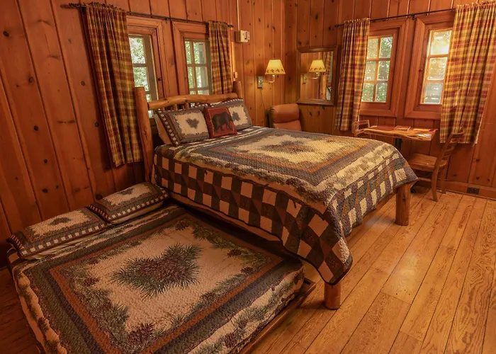 Hotel White Pines